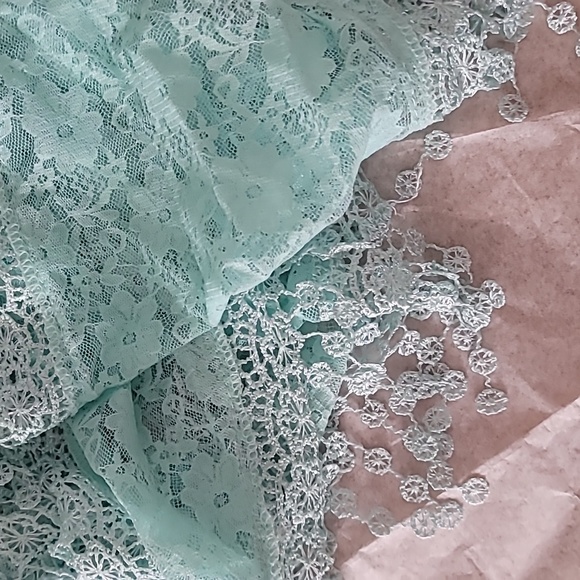 Aimee Kestenberg small crossbows handbag, matching lace scarf, and necklace. - Picture 5 of 7